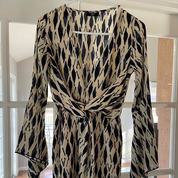 Vici blue and white twist dress - Picture 5 of 6